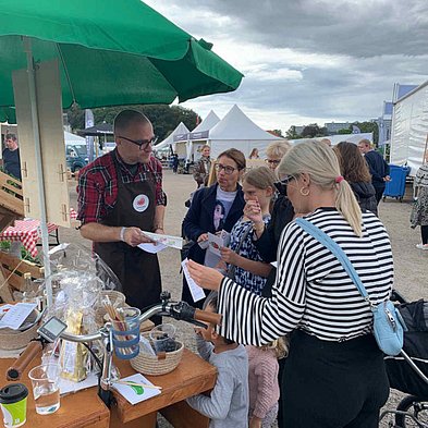 Mange interesserede gæster på goforlocals stand på foodfestivalen 2019