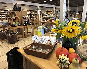 Butikken er fyldt med lækre varer hos Stengårdens Økologiske Gårdbutik
