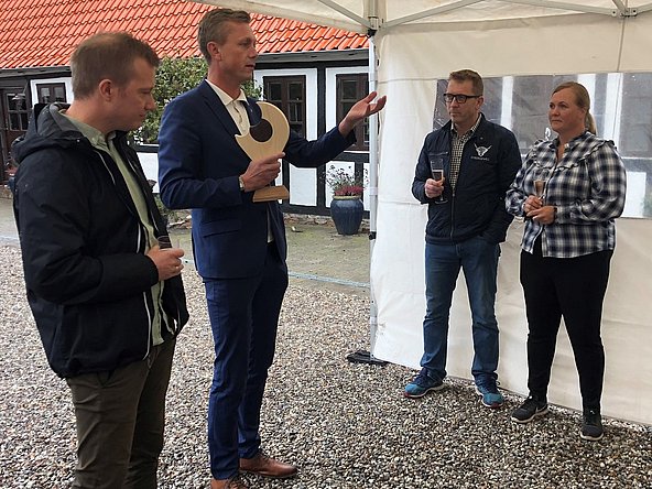 Kertemindes Borgmester overrækker prisen til Sybergkvæg