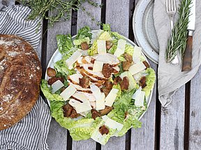 Cæsarsalat med kylling fra Hopballe Mølle